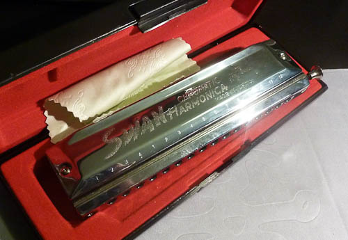 L'armonica si presenta bene con un packaging in stile Hohner
